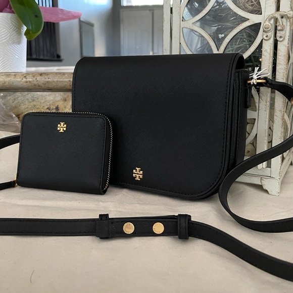 Tory Burch Handbags - NWT Tory Burch set bag and wallet